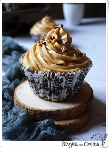 Cupcakes chocolate con crema de cacahuete Cupcakes chocolate con crema de cacahuete