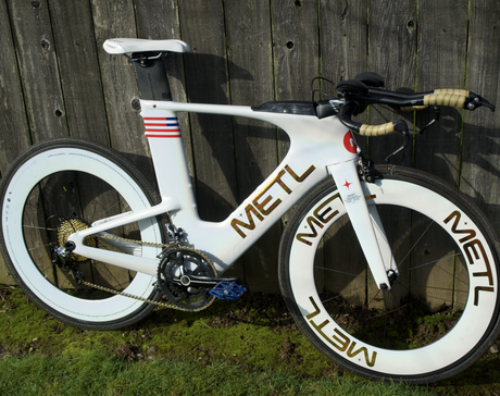 METL  presenta un neumático sin aire  fabricado en titanio