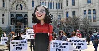 La Marea Blanca volvió más fuerte que nunca contra la mala gestión sanitaria de Ayuso.