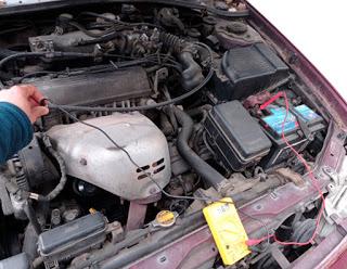 Comprobación de averías de carga en un vehículo Comprobación de averías de carga en un vehículo