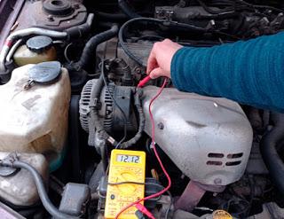 Comprobación de averías de carga en un vehículo Comprobación de averías de carga en un vehículo