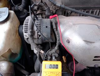 Comprobación de averías de carga en un vehículo Comprobación de averías de carga en un vehículo