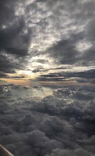 4.497 - LAS NUBES GRISES...