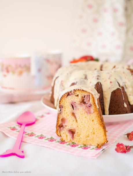 Bundt Cake de fresas y leche condensada Bundt Cake de fresas y leche condensada