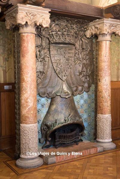 Palacio del Barón de Quadras Chimenea del comedor