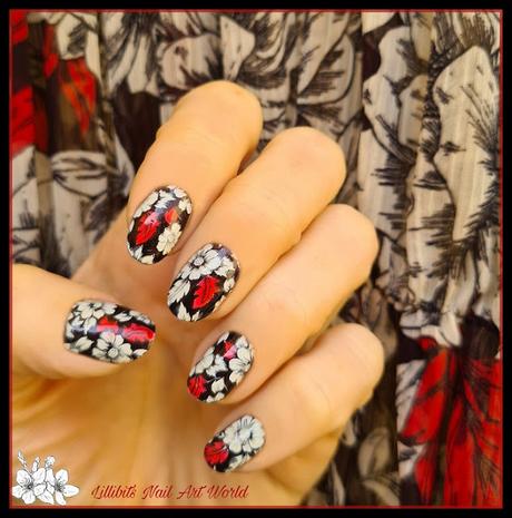 Manicura a juego con mi blusa de flores de Mango