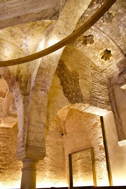 Los baños almohades del Bar Giralda (2): la sala templada.