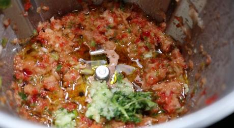 Ponemos el machado de ajo y perejil y sofreímos