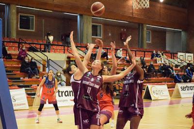 Galería de clics del Bàsquet Femení Sant Adrià-Lima Horta Bàsquet (Liga Femenina 2)