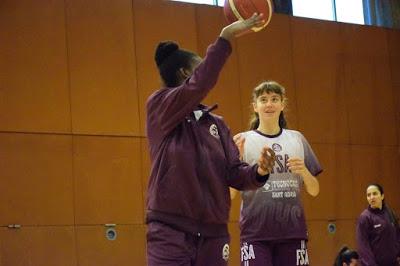 Galería de clics del Bàsquet Femení Sant Adrià-Lima Horta Bàsquet (Liga Femenina 2)