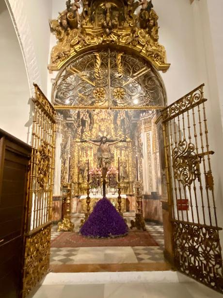 Un ratito de oración con el Cristo de la Exaltación.