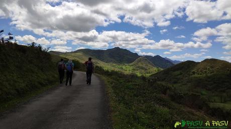 RUTA al PICO MATACALEAO desde BELMONTE Saliendo de las Cruces hacia el Matacaleao