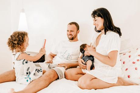 El amor en tiempos del coronavirus, familia reunida en casa, 