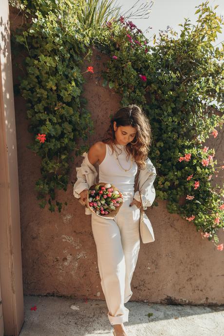 Sara from Collage Vintage wearing Mother jeans, cream raffia Cult Gaia bag and Agolde denim jacket