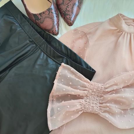 3 + 1 ideas para combinar unos leggins de polipiel 04