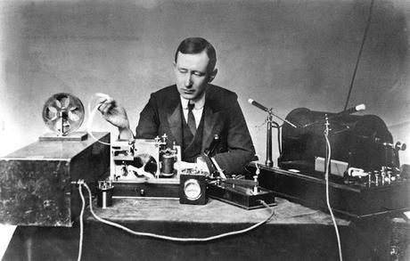 LOS MEDIOS DE COMUNICACIÓN EN LA SEGUNDA FASE DE LA REVOLUCIÓN INDUSTRIAL (III):¿QUIÉN INVENTÓ REALMENTE LA RADIO? LOS MEDIOS DE COMUNICACIÓN EN LA SEGUNDA FASE DE LA REVOLUCIÓN INDUSTRIAL (III):¿QUIÉN INVENTÓ REALMENTE LA RADIO?