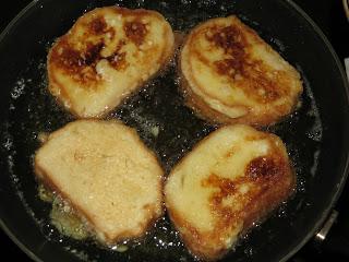TORRIJAS CON LECHE CONDENSADA TORRIJAS CON LECHE CONDENSADA