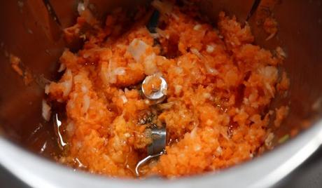 Echar el aceite y poner el varoma encima