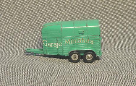 Tráiler transporte de caballos de Husky Tráiler transporte de caballos de Husky