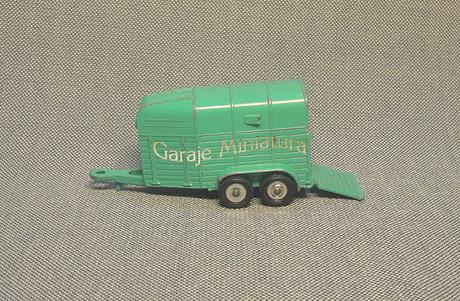 Tráiler transporte de caballos de Husky Tráiler transporte de caballos de Husky