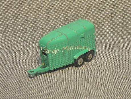 Tráiler transporte de caballos de Husky Tráiler transporte de caballos de Husky