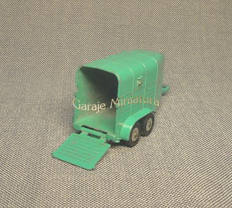 Tráiler transporte de caballos de Husky Tráiler transporte de caballos de Husky