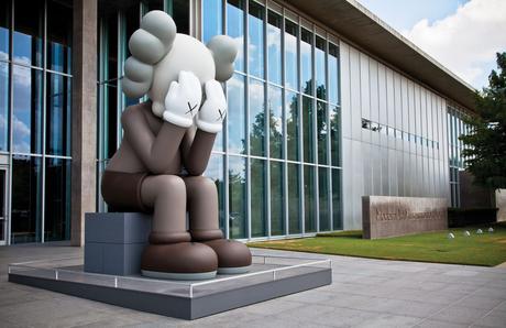 KAWS: Biografía, Obras y Exposiciones 04. KAWS Companion Modern