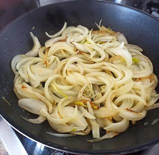 PASTEL SALADO (DE  MASA FILO) RELLENO DE CABALLAS Y CHAMPIÑONES