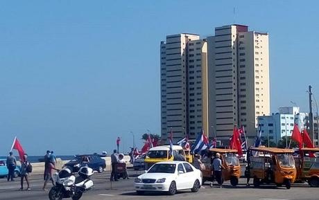 #Cuba, La Habana: Jóvenes cubanos en caravana contra el Bloqueo