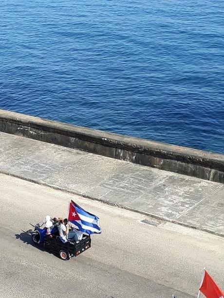 #Cuba, La Habana: Jóvenes cubanos en caravana contra el Bloqueo