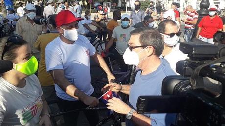 #Cuba, La Habana: Jóvenes cubanos en caravana contra el Bloqueo