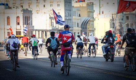#Cuba, La Habana: Jóvenes cubanos en caravana contra el Bloqueo