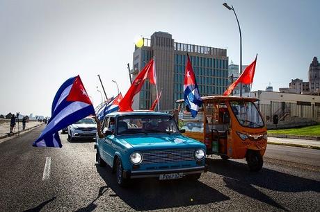 #Cuba, La Habana: Jóvenes cubanos en caravana contra el Bloqueo