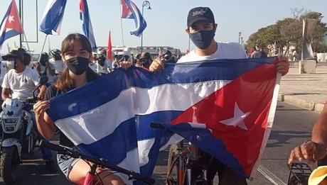 #Cuba, La Habana: Jóvenes cubanos en caravana contra el Bloqueo