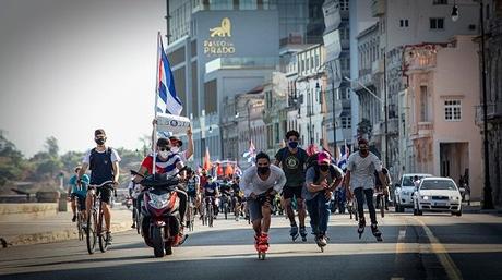 #Cuba, La Habana: Jóvenes cubanos en caravana contra el Bloqueo
