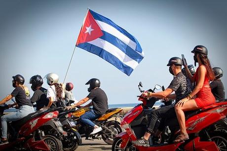 #Cuba, La Habana: Jóvenes cubanos en caravana contra el Bloqueo