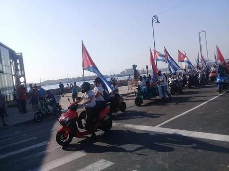 #Cuba, La Habana: Jóvenes cubanos en caravana contra el Bloqueo