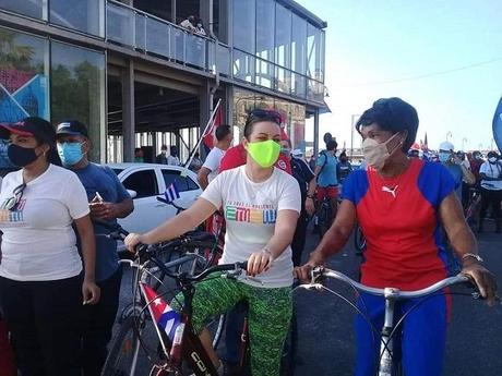 #Cuba, La Habana: Jóvenes cubanos en caravana contra el Bloqueo