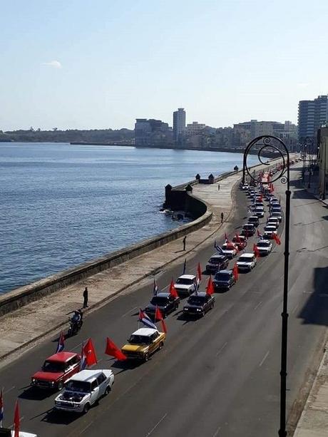 #Cuba, La Habana: Jóvenes cubanos en caravana contra el Bloqueo