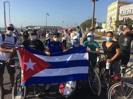 #Cuba, La Habana: Jóvenes cubanos en caravana contra el Bloqueo