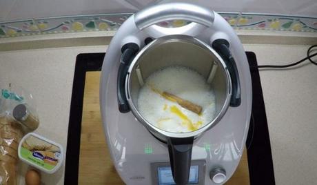 Preparamos el caldo de las torrijas