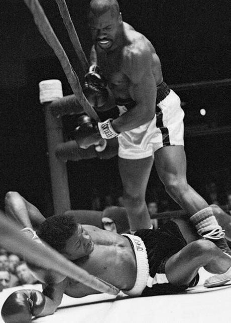 Golpeando las puertas de la cárcel Golpeando las puertas de la cárcel