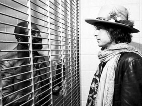 Golpeando las puertas de la cárcel Golpeando las puertas de la cárcel