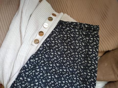 beige 4 ideas para combinar una falda de flores esta primavera 02