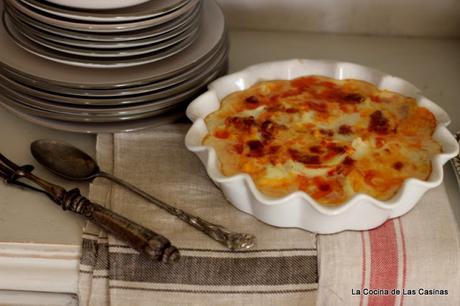 Patatas con Bechamel, Picadillo de Chorizo y Huevo Cocido