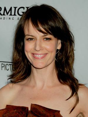 Rosemarie DeWitt en Neighborhood Watch