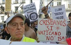Benedicto XVI en España, Ratzinger en la Puerta del Sol, el 15-M en la calle