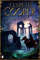 Bajo la hiedra, Elspeth Cooper