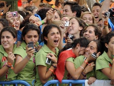 Inclinados ante el Papa.