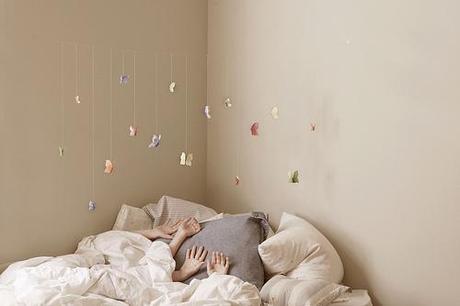 Mariposas sobre la cama